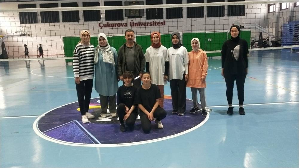 İLAHİYAT FAKÜLTESİ KIZ VOLEYBOL TAKIMI